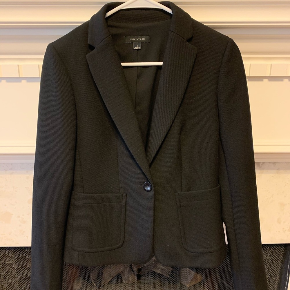 Ann Taylor black front pocket blazer